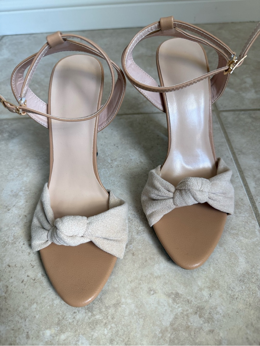 Women's Tan Knot Front Ankle Strap Heeled Sandals, size 6.5